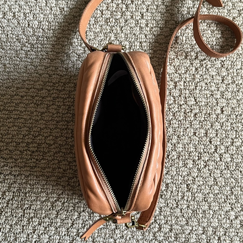 Madewell the transport camera bag puff edition - Picture 7 of 9